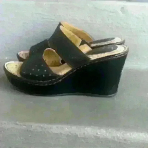 BOC wedge sandal, Size 8 - Picture 4 of 5